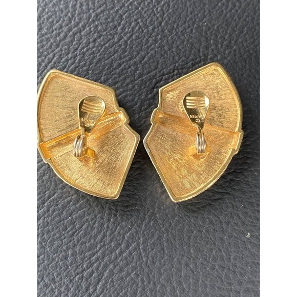 Vintage Monet Gold-Tone Shield Clip-On Earrings Retro Geometric Design J0221 - Picture 4 of 7